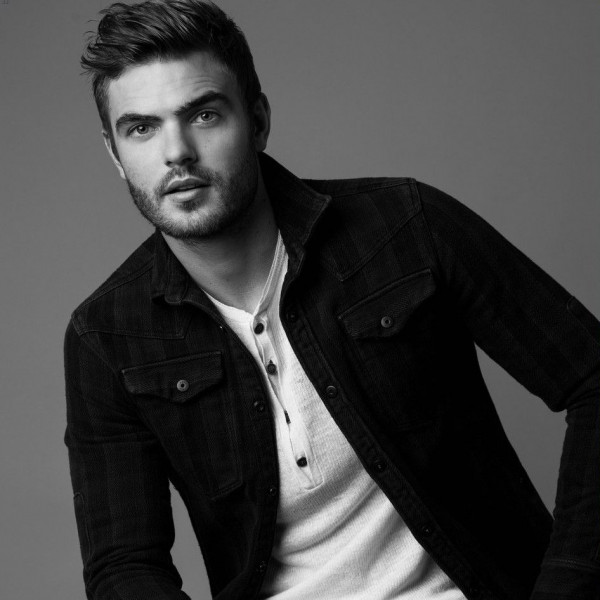 Alex Roe