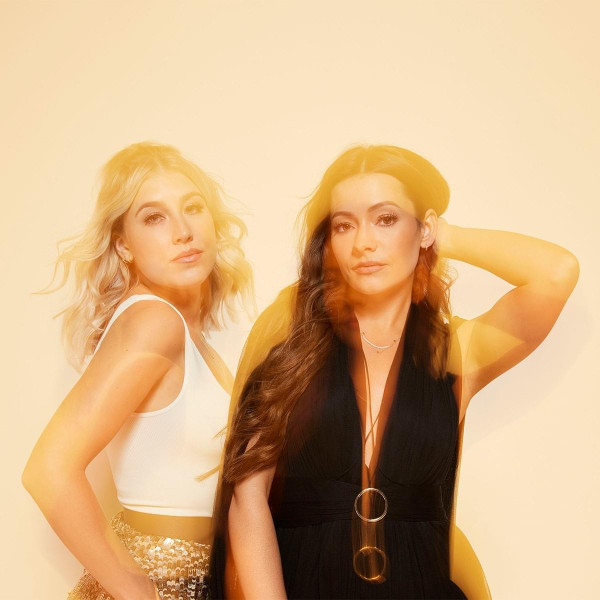 Maddie & Tae