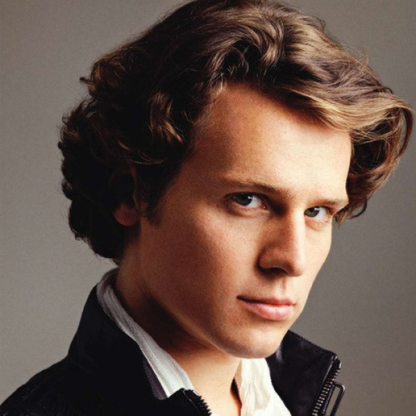 Jonathan Groff