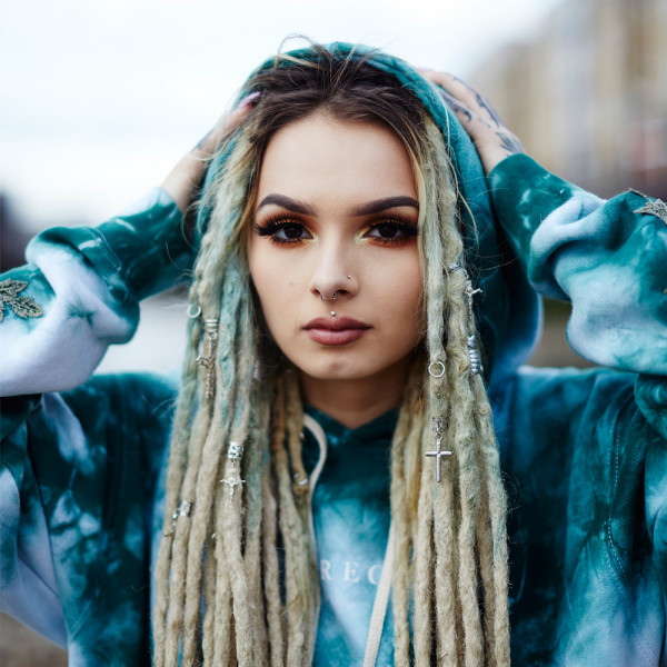 Zhavia