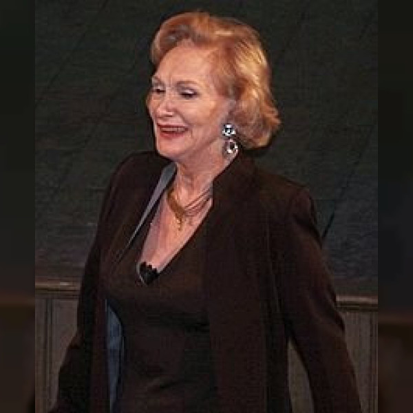 Siân Phillips